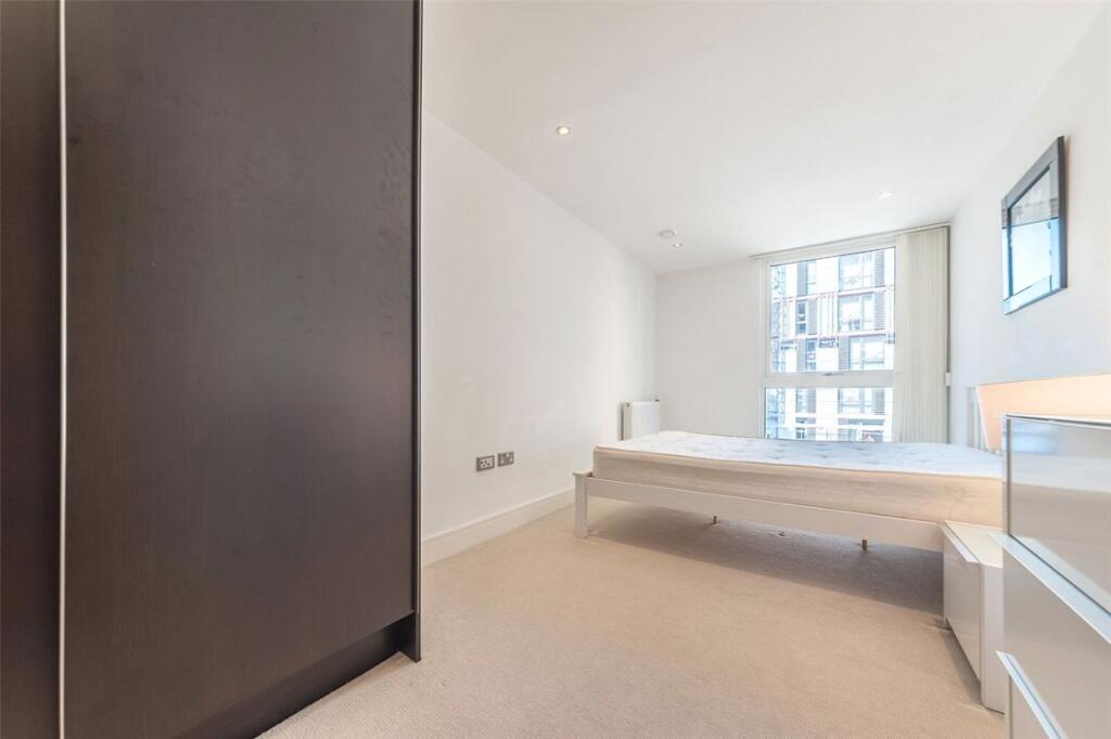 Apartment in London - View 5