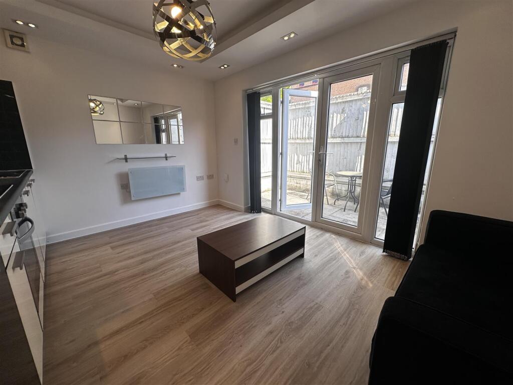 Main image of property: The Parade, Roath, Cardiff