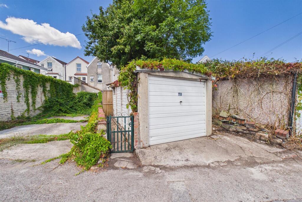 Main image of property: FREEHOLD SINGLE GARAGE | CLIFTON