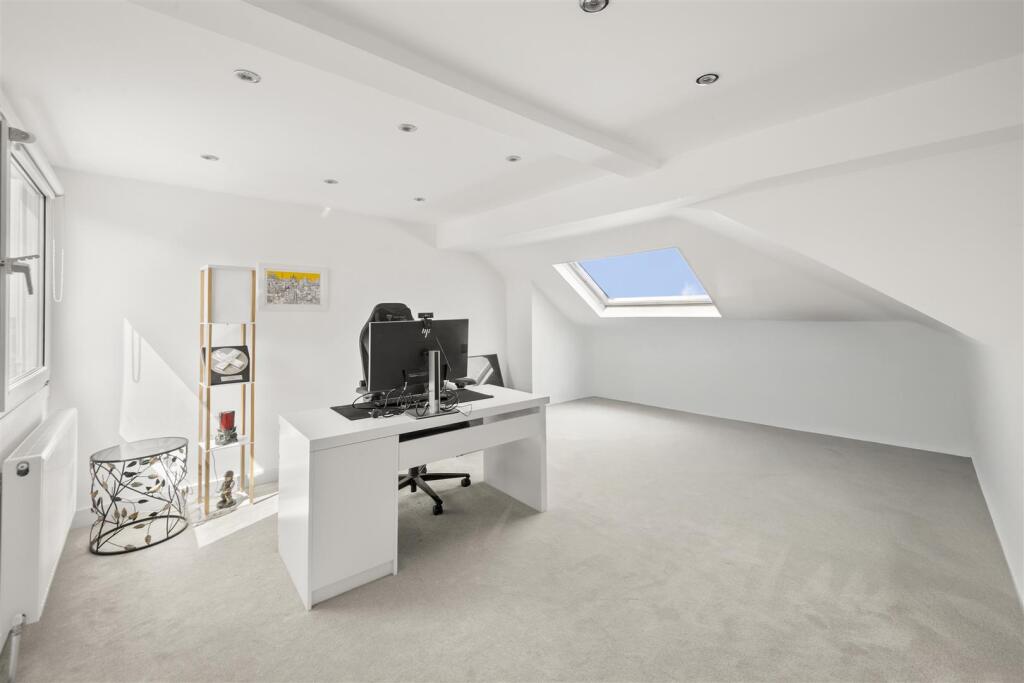 House in Southall - View 5