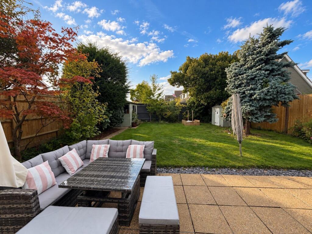 House in Bexhill-on-Sea, White Hill - More