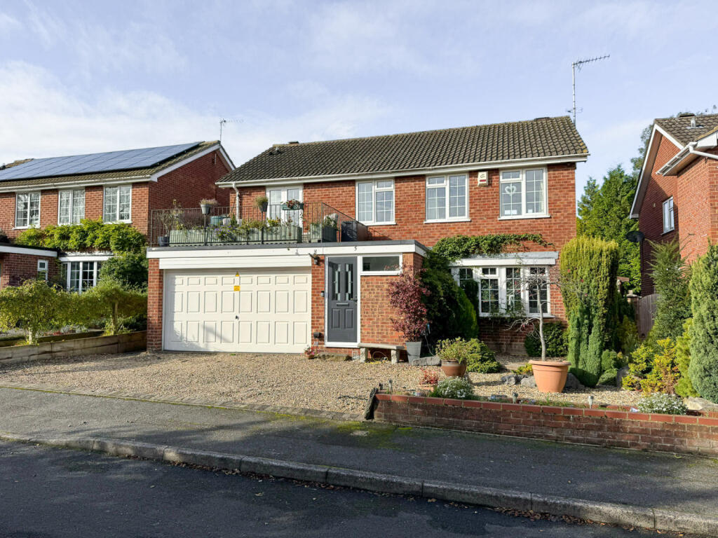 Main image of property: Sandon Close, Tring