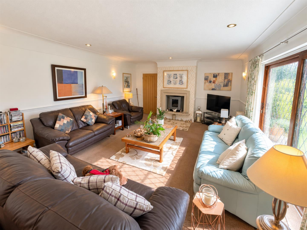 House in Wirral, Liverpool City Region - View 5