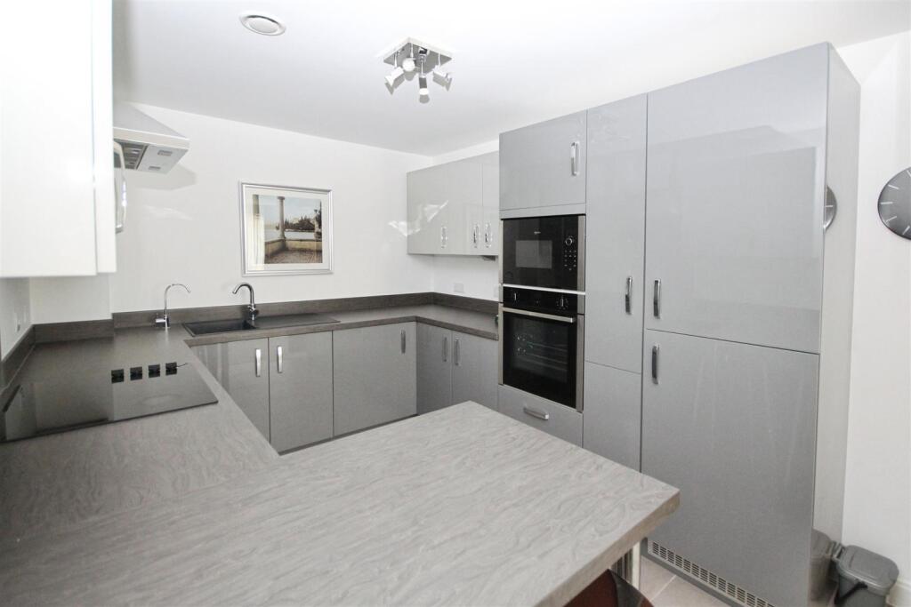 Apartment in Reading - View 3
