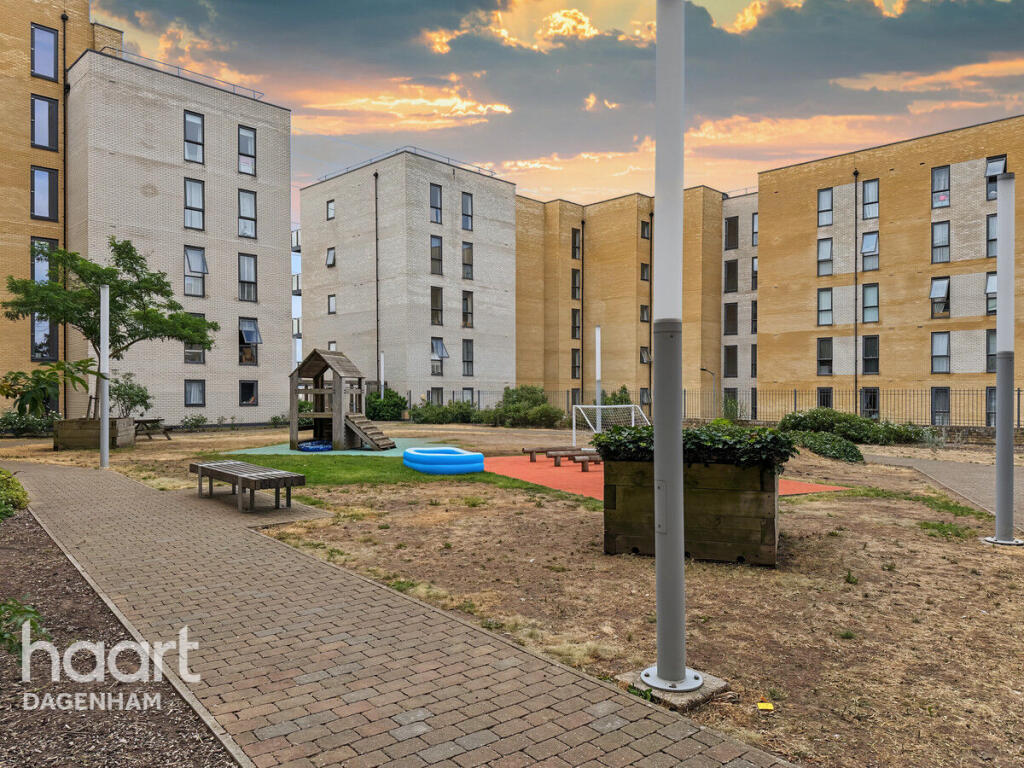 Apartment in Ilford - View 3
