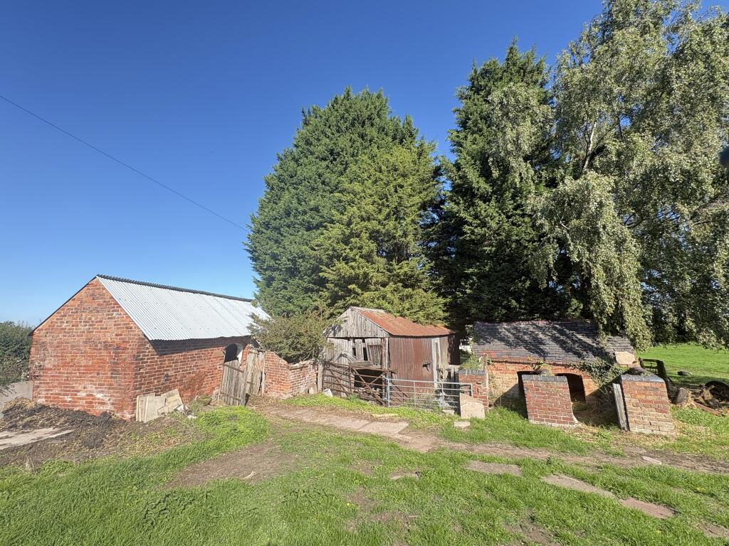 House in Stoke-on-Trent - More