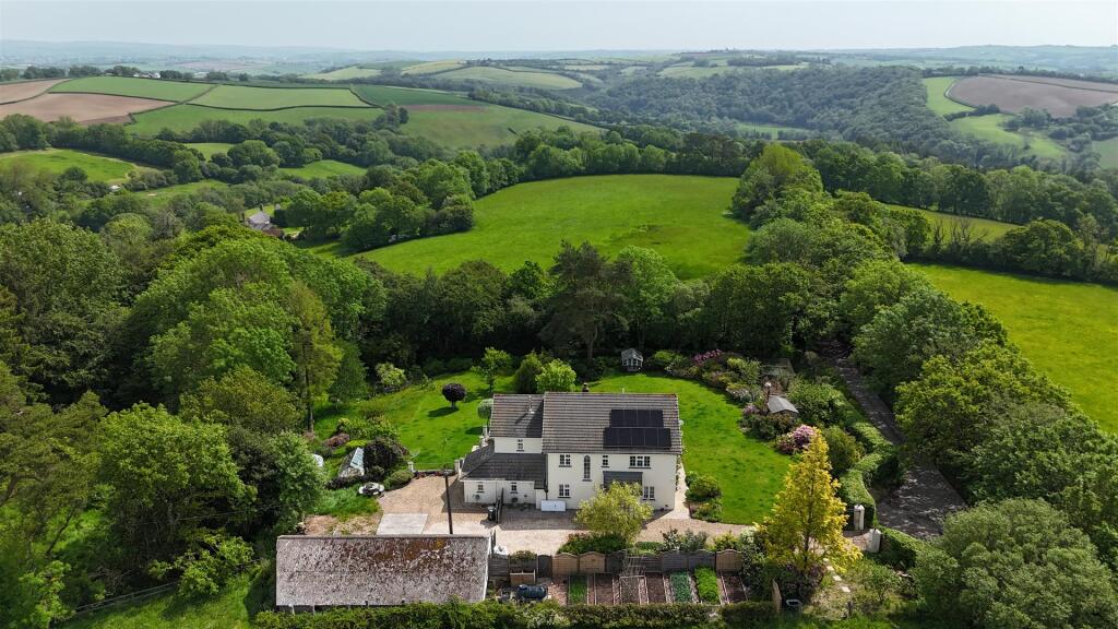 Chittlehamholt photo 4