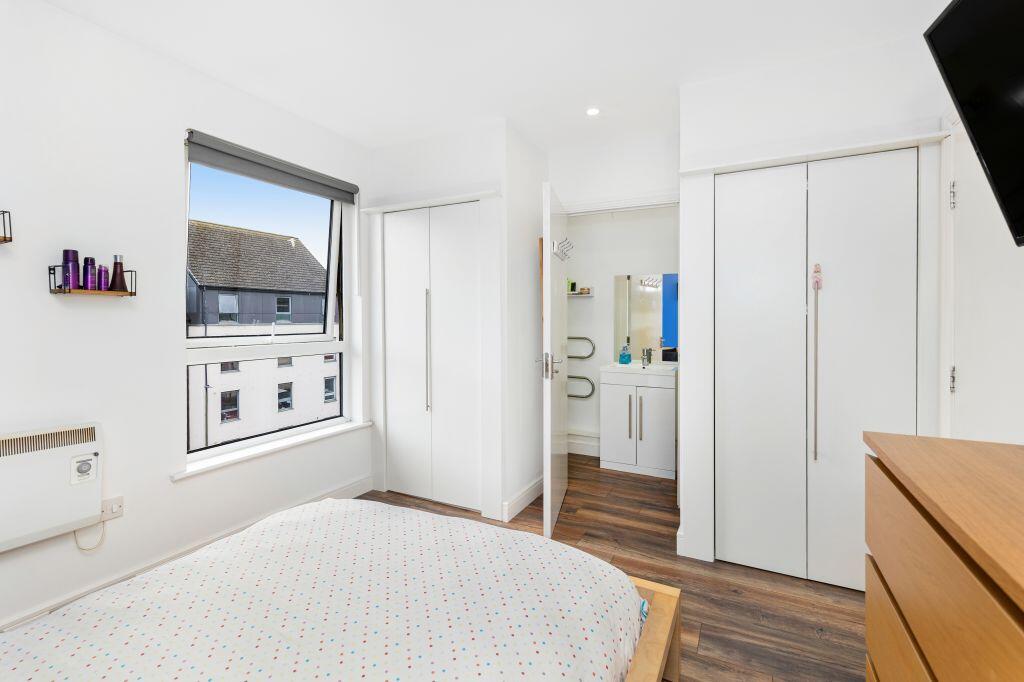 5/7 Ferry Gait Crescent, Silverknowes, Edinburgh, EH4 4GS - More