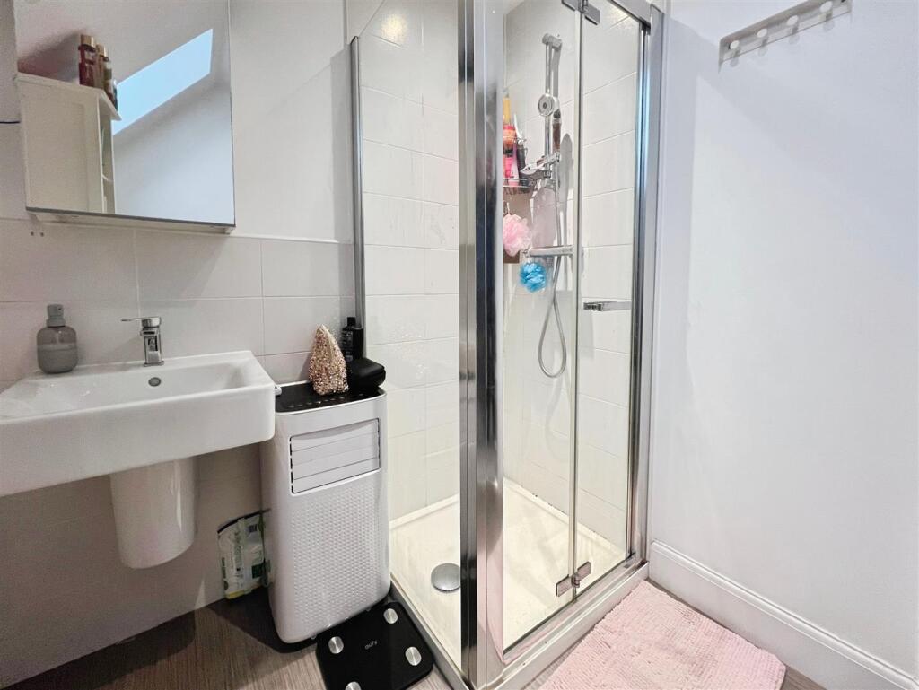 Additional image 15 of Brompton Drive, Bradford, BD10 0DW