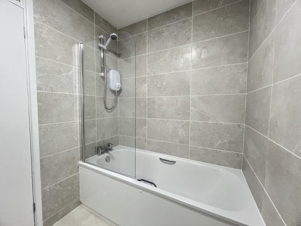 House in Horsham, Broadbridge Heath - View 4