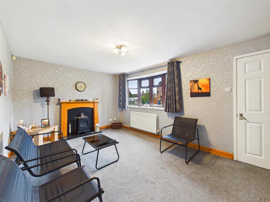Orchard Drive, Minsterley, Shrewsbury photo 3
