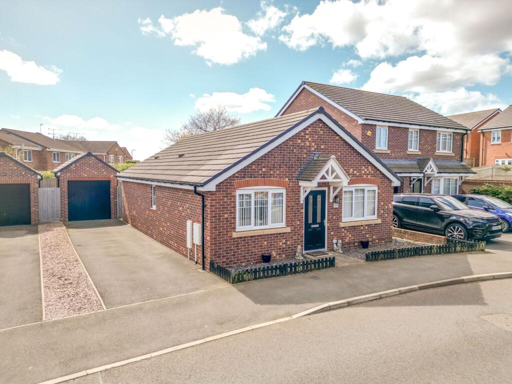 Main image of property: Cabinhill Road, Nuneaton, CV10