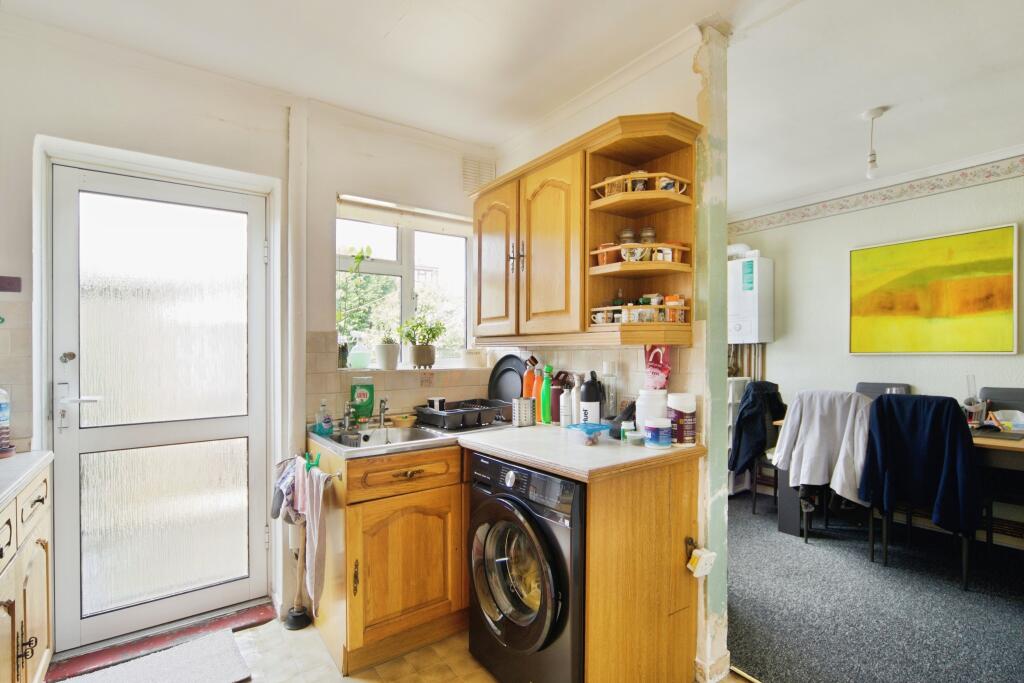 House in Broxbourne, Waltham Cross - View 4