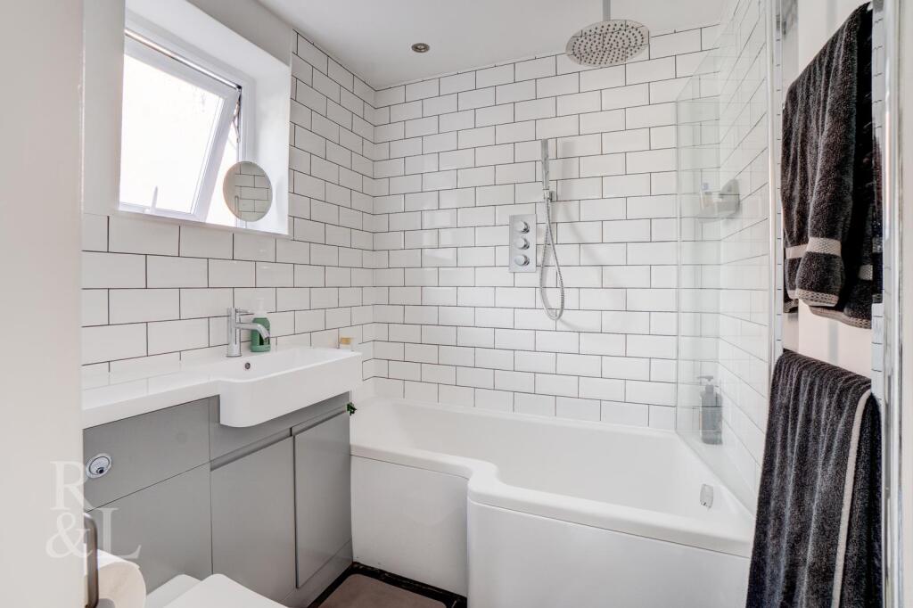 House in Nottingham, Silverdale - More