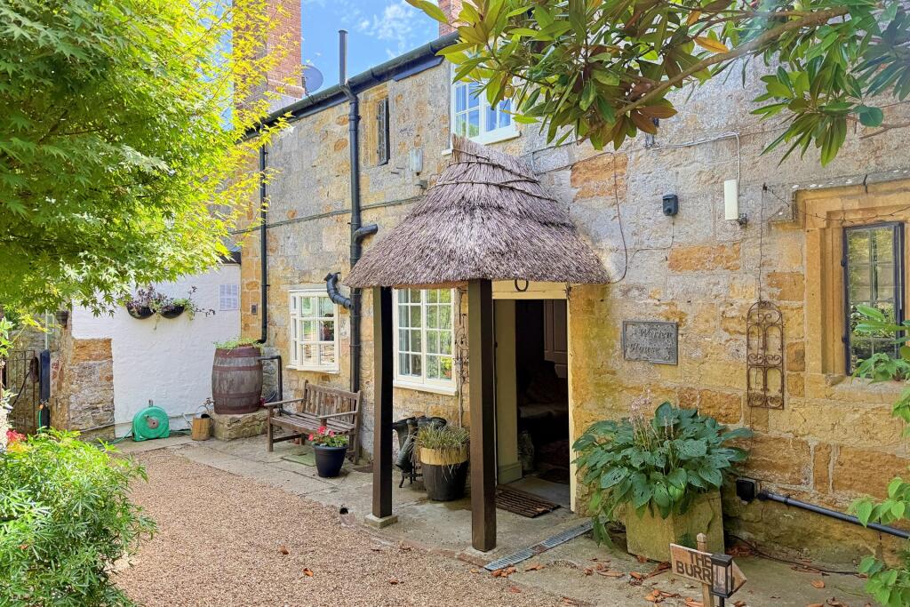 House in North Chideock, Chideock, Dorset - View 4