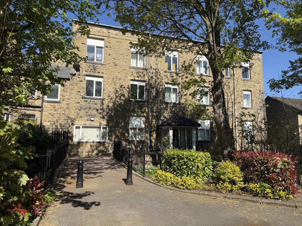 Main image of property: Flat 1, Dearne Court House, Wakefield Road, Huddersfield, Scissett, HD8 9HR