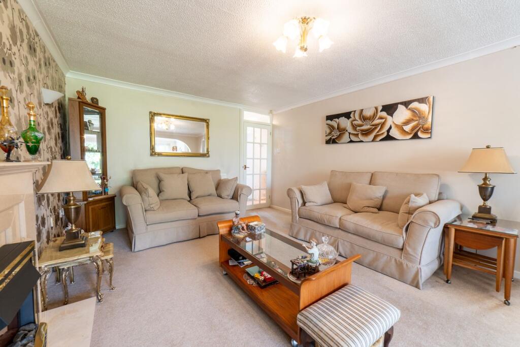 Crown Drive, Bishops Cleeve, Cheltenham, GL52 photo 4