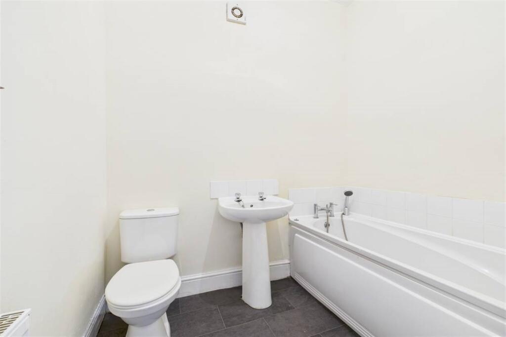 Apartment in South Tyneside, Westoe - View 5