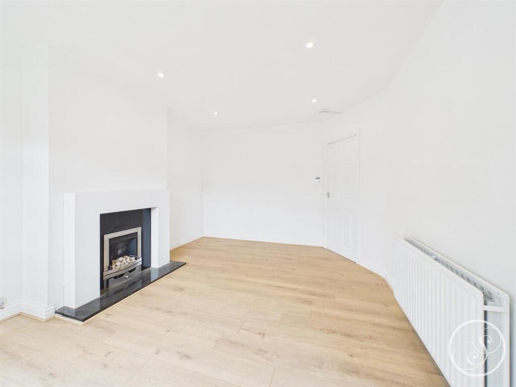 Apartment in Leeds, Park Villas, Roundhay - View 4
