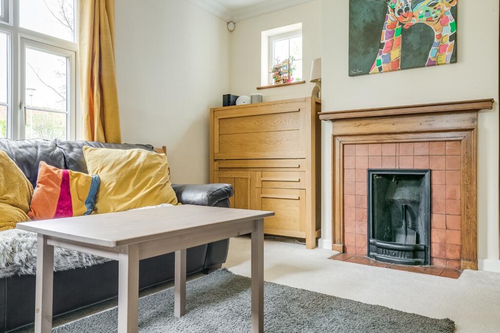 House in Welwyn Hatfield, Hertfordshire - View 4