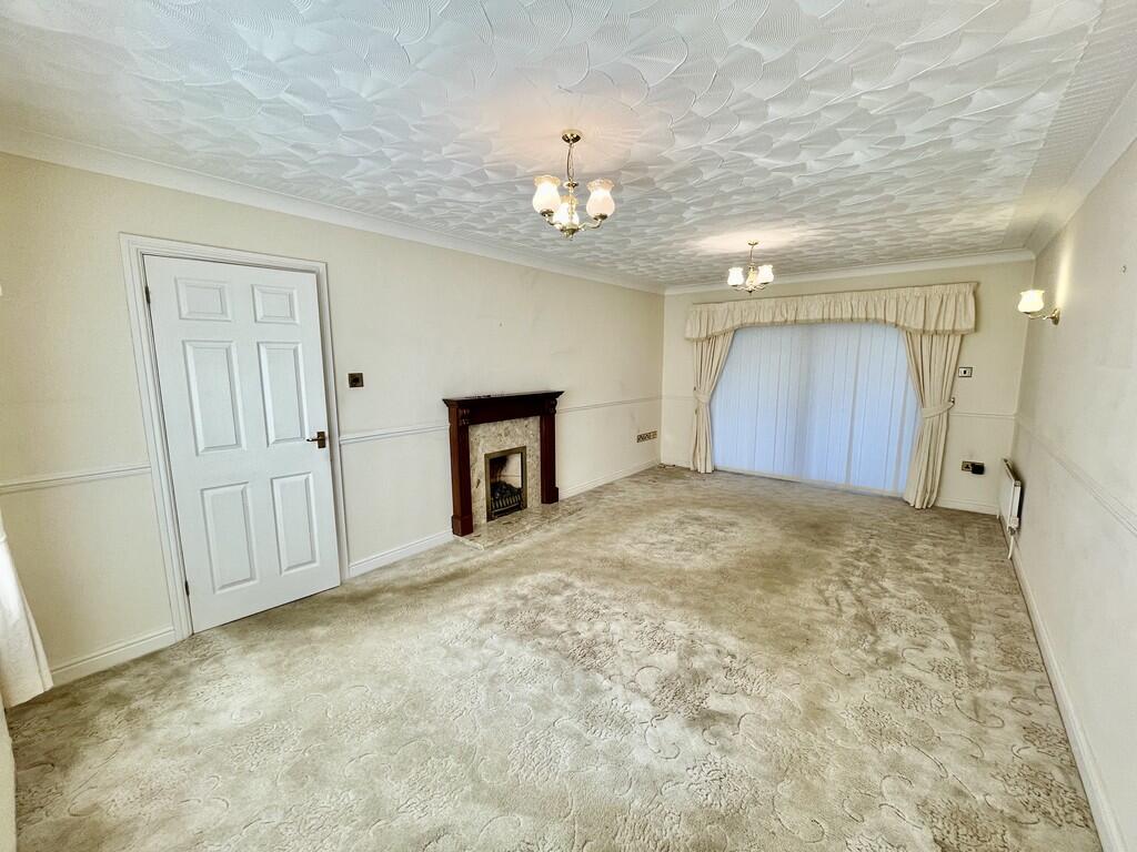 3, Bramley Close, Fleet Hargate photo 4