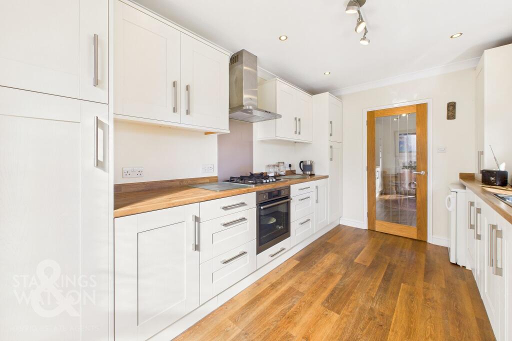 Neylond Crescent, Hellesdon, Norwich photo 4
