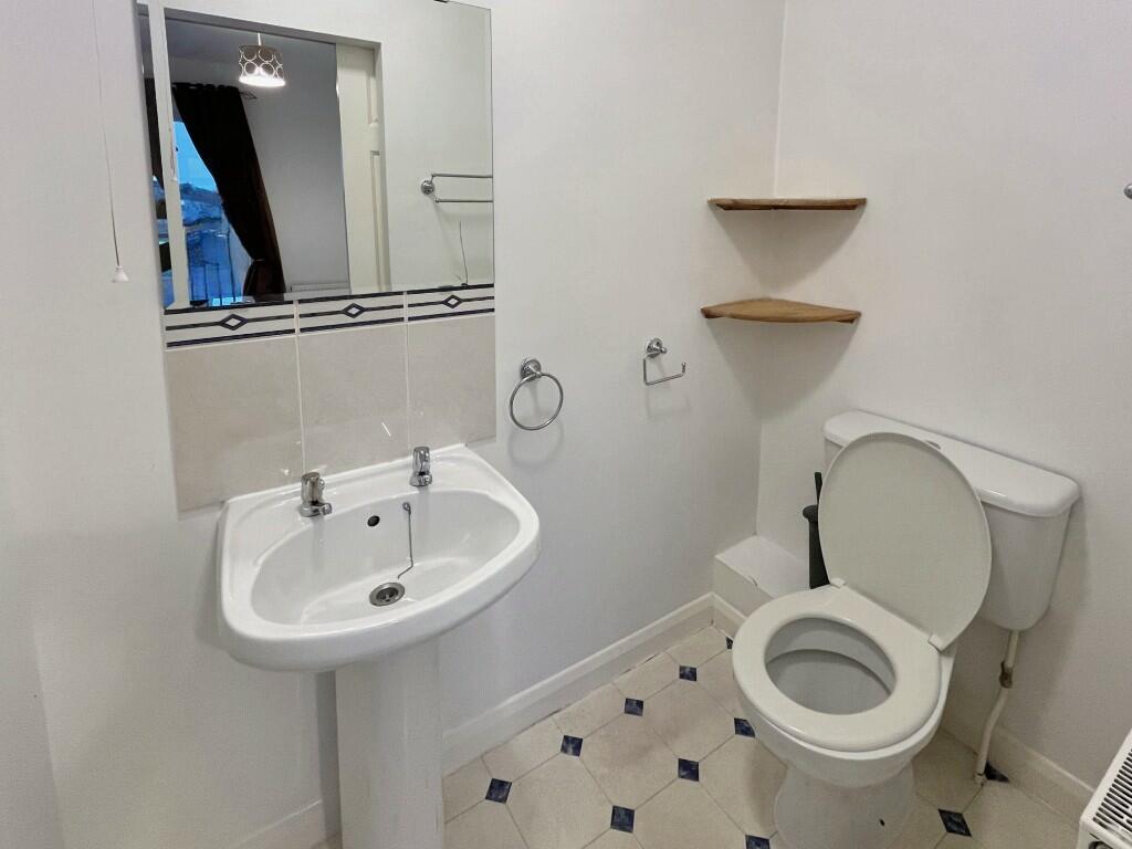 4 bedroom semi-detached house for rent