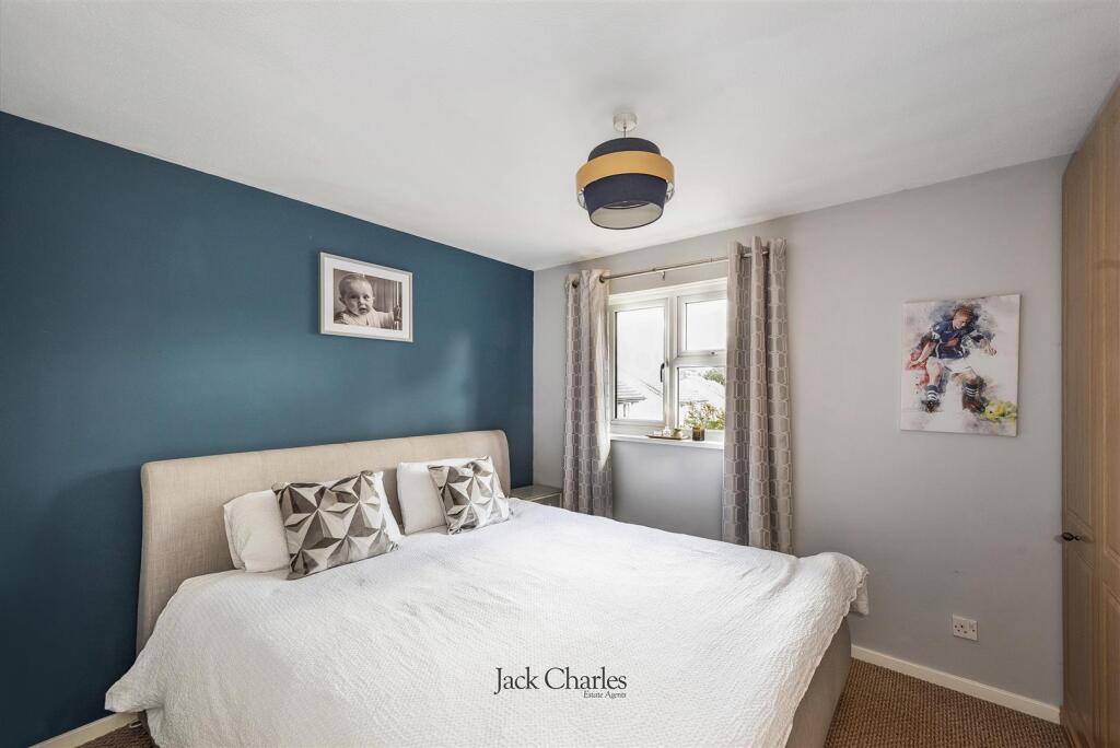 House in Tunbridge Wells, Kent - More