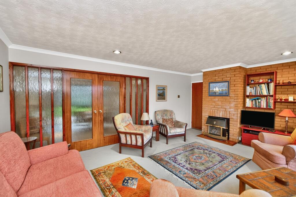 House in Cardiff, Lisvane - More
