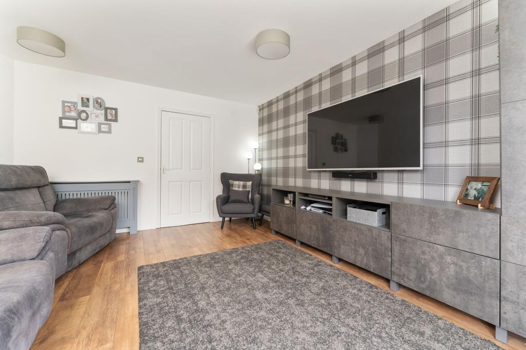 House in Airdrie, Clarkston - View 4