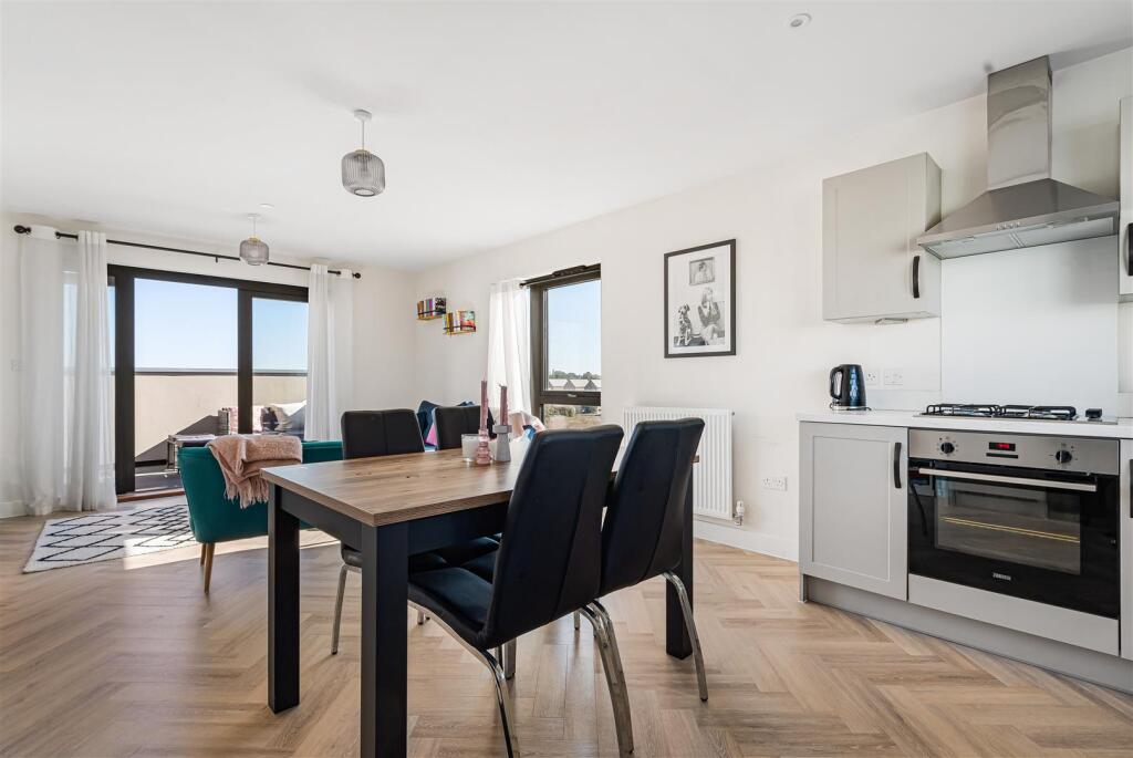 Apartment in Cambridge, Eddington - More