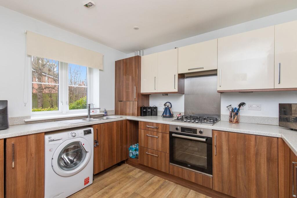 House in Horsham, Broadbridge Heath - View 2