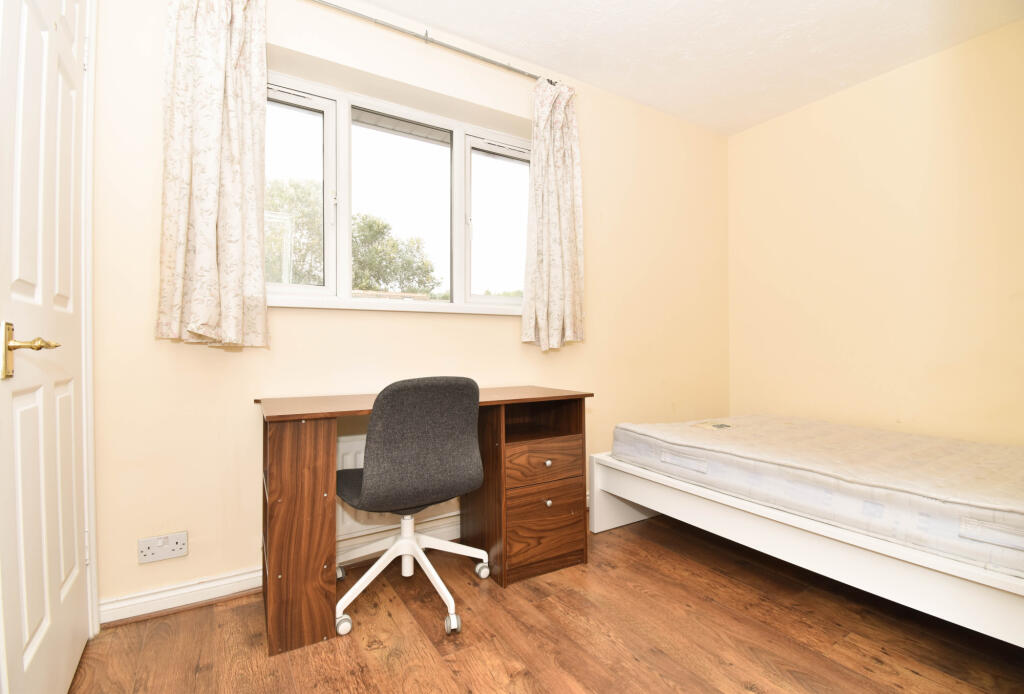 5 bedroom terraced house for rent