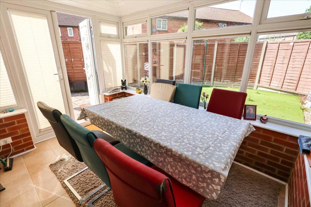 Frogmore Close, Cippenham photo 4