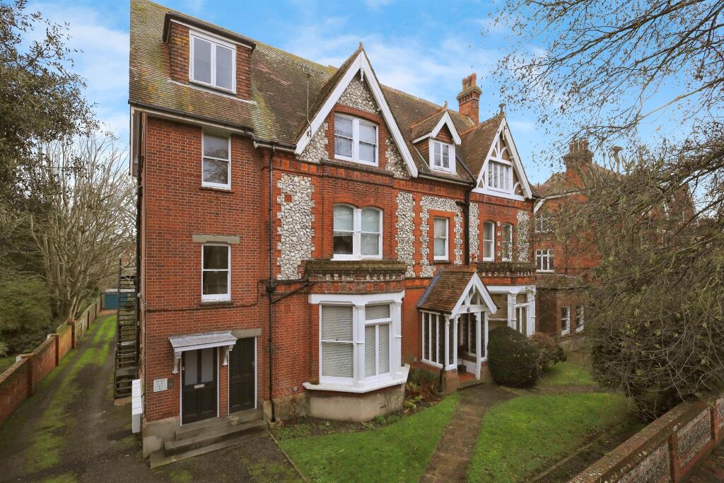 Studio flat on Grassington Road, Eastbourne, £120,000