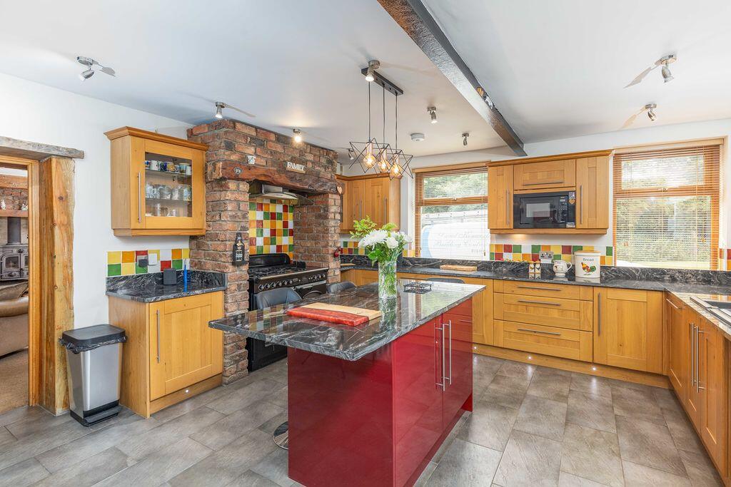 370 Oldham Road, Sowerby Bridge photo 4