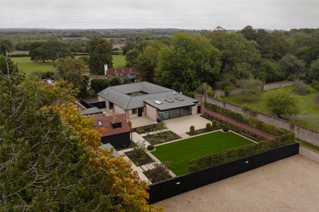 House in Reigate and Banstead, Surrey - View 2