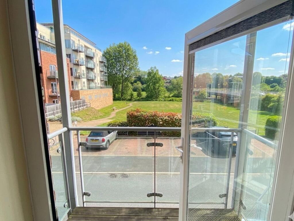 Apartment in Warwick - View 2