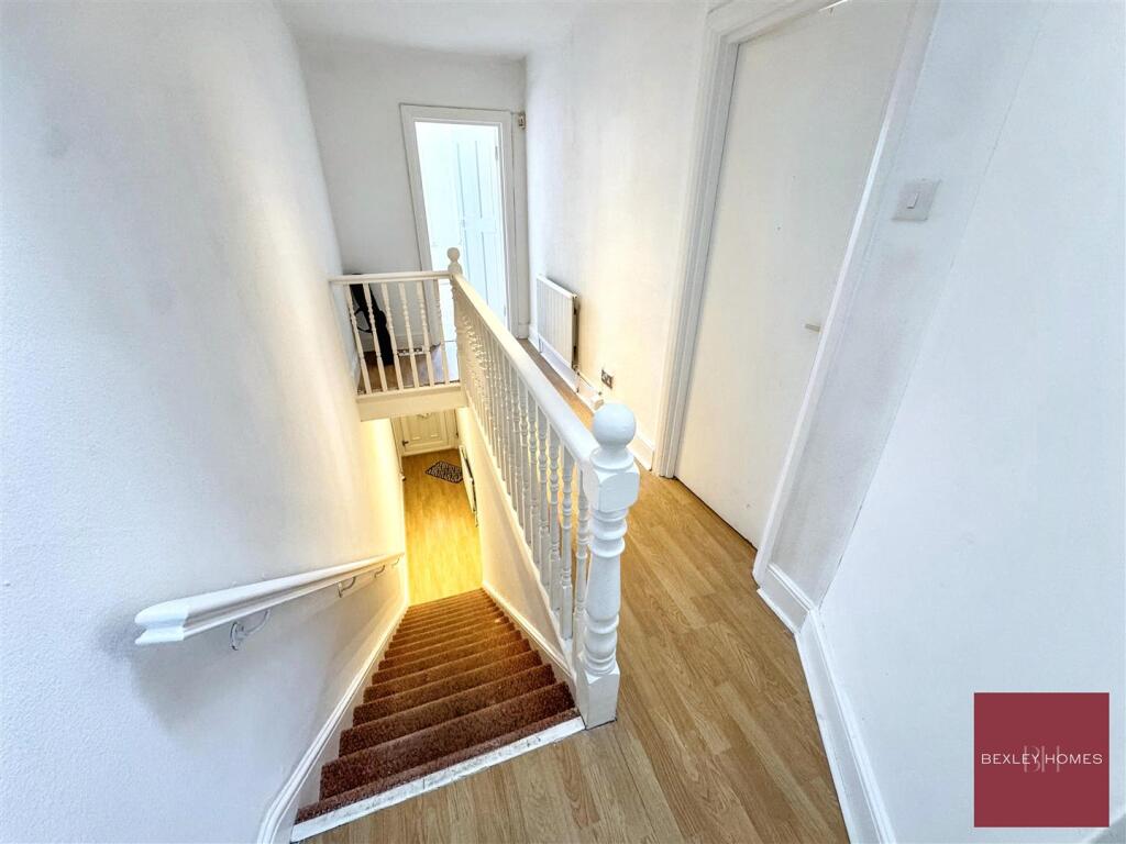 Apartment in Dartford, Temple Hill - More