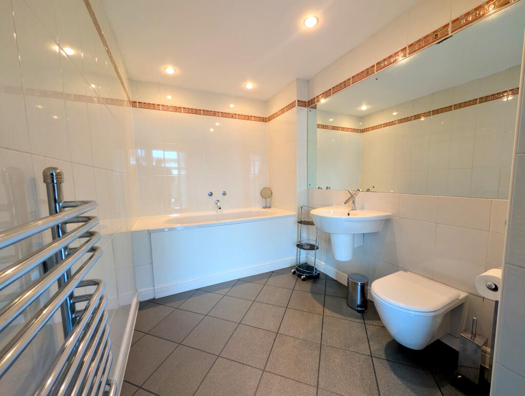 2 bedroom penthouse for rent