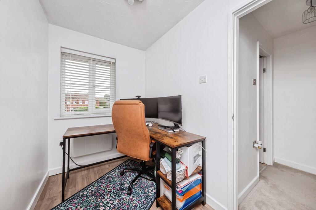 House in Bicester - More