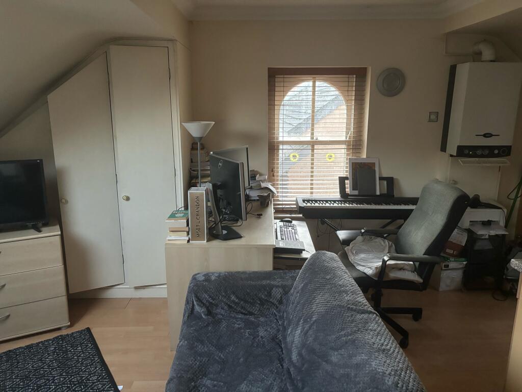 Apartment in Cardiff, Tredegarville, Roath - View 2