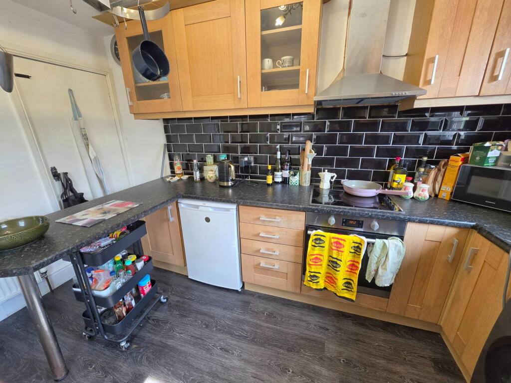 House in Barnsley, Kingstone - More