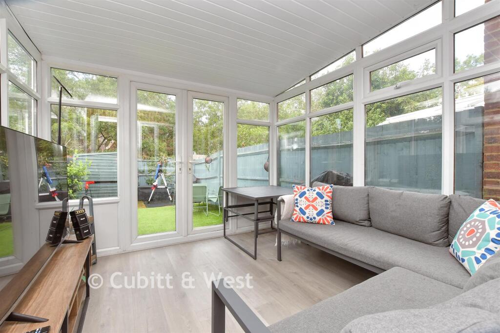 House in Mole Valley, Leatherhead - View 5