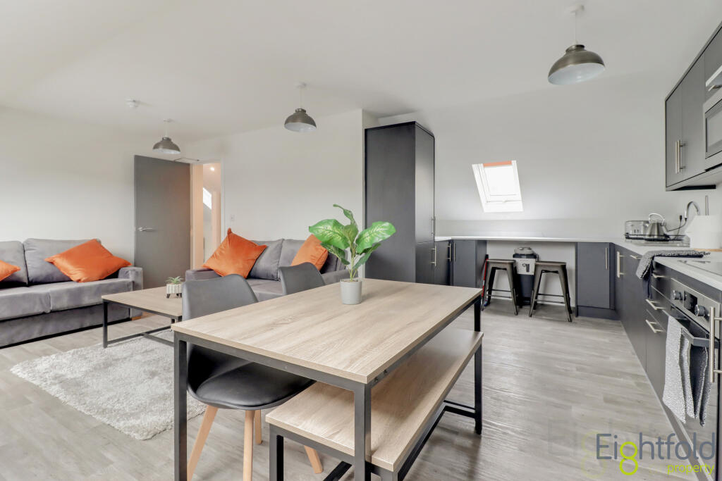 6 bedroom maisonette for rent