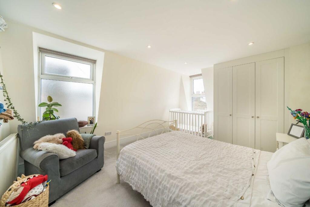 Apartment in London - More