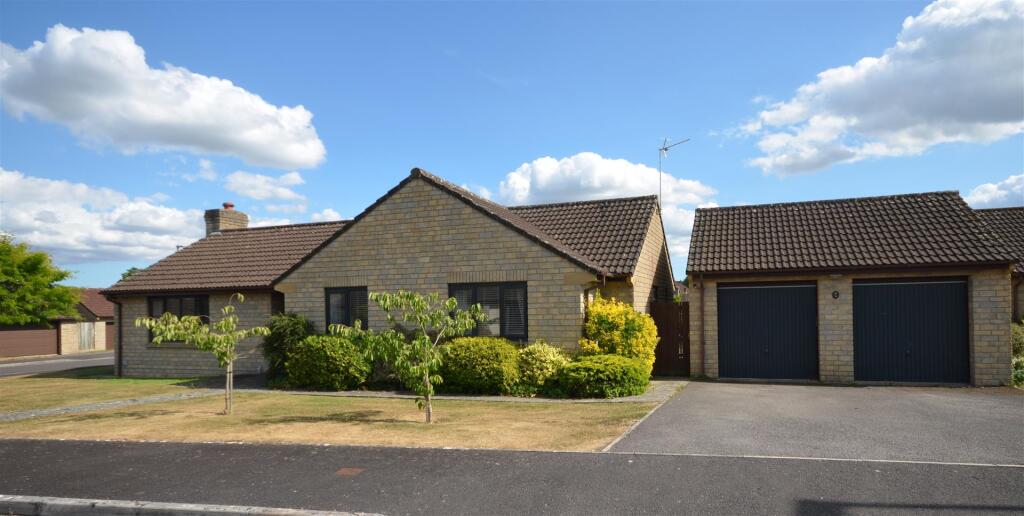 Main image of property: Foxglove Close, Wyke, Gillingham