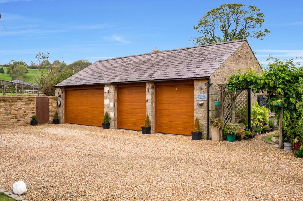 Additional image 42 of Pollard Row, Fence