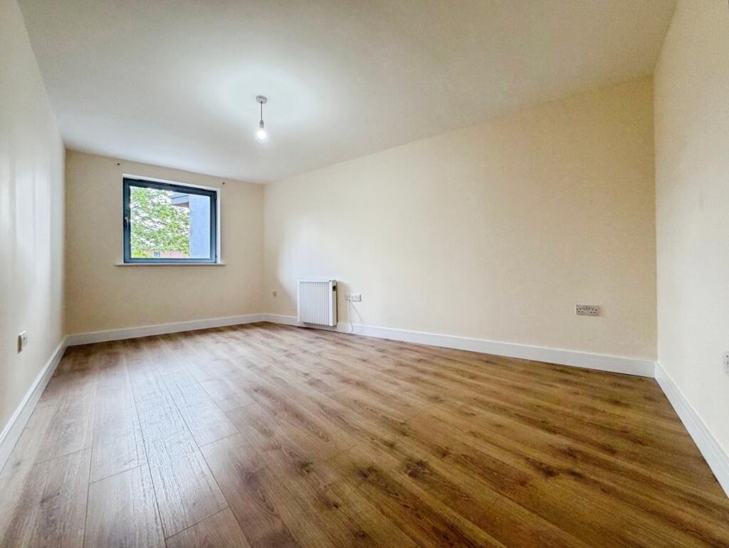 Kelvin Gate, Bracknell, Berkshire - View 6