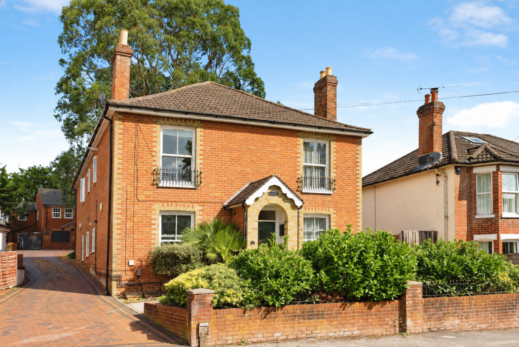 Main image of property: Victoria Road, Netley Abbey, Southampton, SO31 5DS